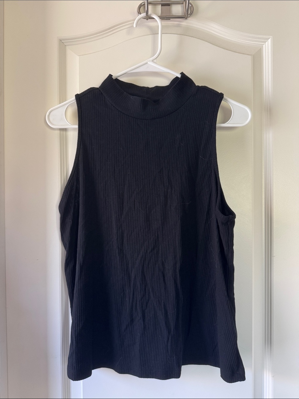 Old Navy Black Ribbed High-Neck Sleeveless Tank / M16